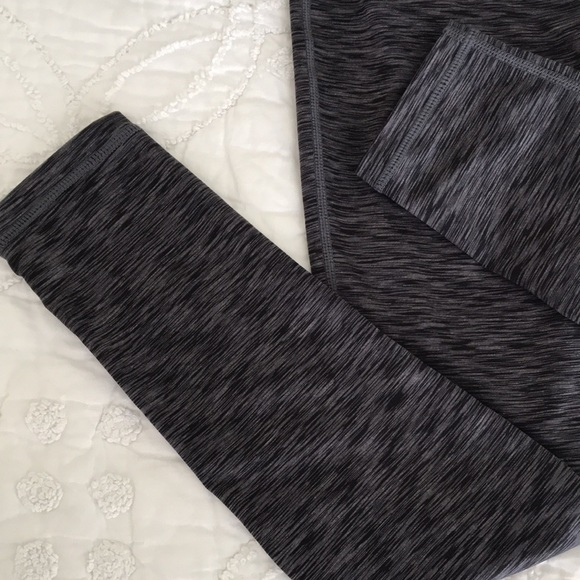 Aritzia TNA workout leggings small - Picture 4 of 7